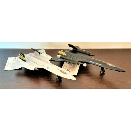 SAMOLOT WOJSKOWY 22CM METAL